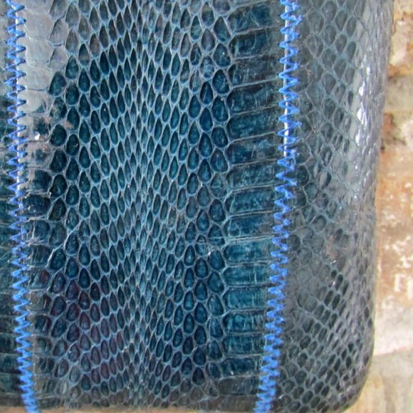 SNAKE SKIN BAG, VINTAGE CLEMENTE CLUTCH, BLUE, REMOVABLE 19" SHOULDER STRAP, EUC - Picture 7 of 7